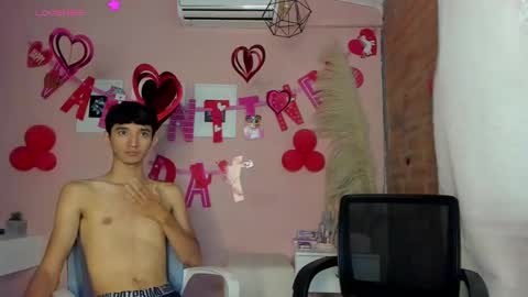 Snapshot of peach_tyron chatting on February 15, 5:07 pm peach tyron online show from February 15, 5:07 pm