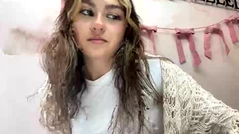 Snapshot of peachesncreampiezz chatting on May 23, 8:46 pm peachesncreampiezz online show from May 23, 8:46 pm