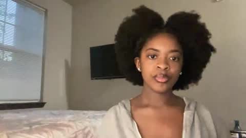 Snapshot of peachyalexia chatting on December 21, 10:51 pm peachyalexia online show from December 21, 10:51 pm