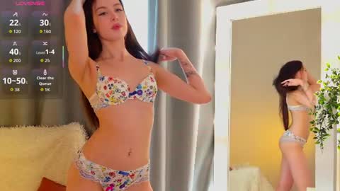 Snapshot of peachypoet chatting on June 29, 1:44 pm Chloe online show from June 29, 1:44 pm