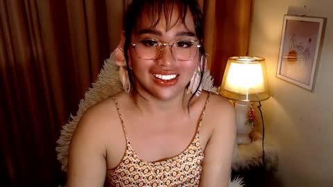 Snapshot of peakaboo_xx chatting on April 6, 10:11 pm Angel Creamdensada online show from April 6, 10:11 pm