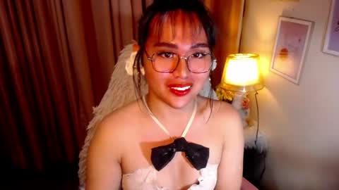 Snapshot of peakaboo_xx chatting on April 12, 8:03 pm Angel Creamdensada online show from April 12, 8:03 pm