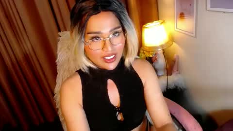 Snapshot of peakaboo_xx chatting on April 14, 1:22 am Angel Creamdensada online show from April 14, 1:22 am