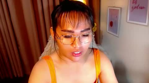 Snapshot of peakaboo_xx chatting on April 19, 10:34 pm Angel Creamdensada online show from April 19, 10:34 pm