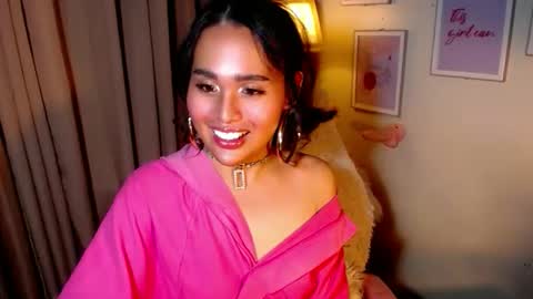 Snapshot of peakaboo_xx chatting on May 4, 5:53 pm Angel Creamdensada online show from May 4, 5:53 pm