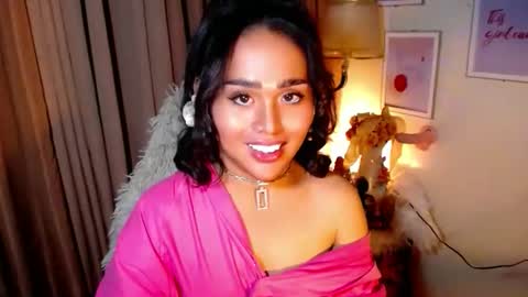 Snapshot of peakaboo_xx chatting on May 5, 8:06 pm Angel Creamdensada online show from May 5, 8:06 pm
