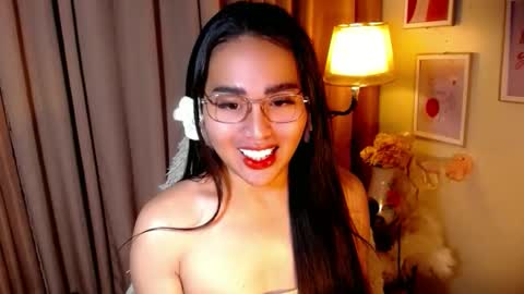 Snapshot of peakaboo_xx chatting on May 18, 3:07 pm Angel Creamdensada online show from May 18, 3:07 pm