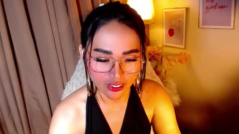 Snapshot of peakaboo_xx chatting on May 19, 6:25 pm Angel Creamdensada online show from May 19, 6:25 pm