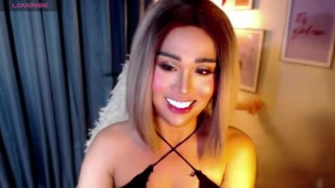 Snapshot of peakaboo_xx chatting on May 27, 4:37 pm Angel Creamdensada online show from May 27, 4:37 pm