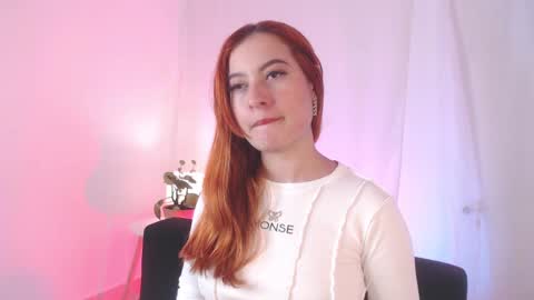 Snapshot of pear__moon chatting on January 30, 1:44 am LILLY online show from January 30, 1:44 am