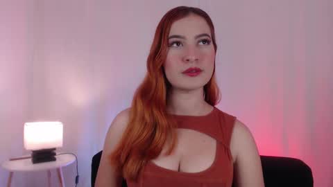 Snapshot of pear__moon chatting on February 8, 2:58 am LILLY online show from February 8, 2:58 am
