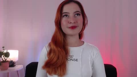 Snapshot of pear__moon chatting on February 9, 4:46 am LILLY online show from February 9, 4:46 am