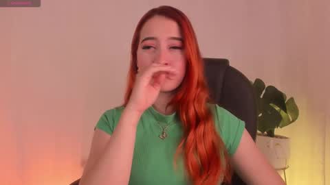 Snapshot of pear__moon chatting on October 2, 11:45 pm LILLY online show from October 2, 11:45 pm