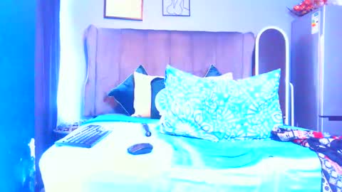 Snapshot of pearlblu38 chatting on June 2, 6:48 am Pearl online show from June 2, 6:48 am