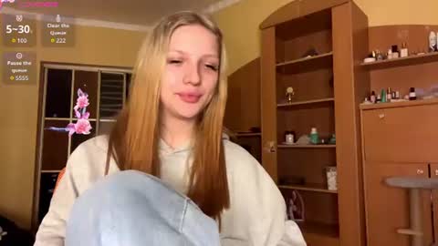 Snapshot of pearlinesilfies chatting on June 22, 4:37 pm Zlata online show from June 22, 4:37 pm