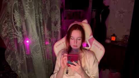 Snapshot of pearlprincess_ chatting on February 6, 10:02 pm Adelina online show from February 6, 10:02 pm