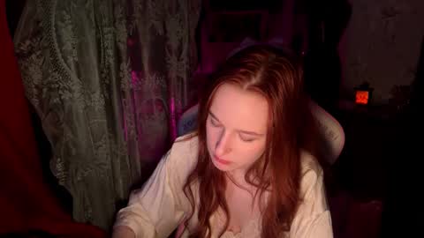 Snapshot of pearlprincess_ chatting on February 7, 10:24 pm Adelina online show from February 7, 10:24 pm