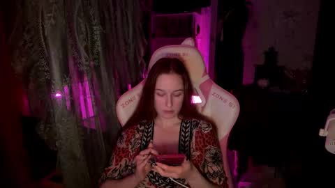 Snapshot of pearlprincess_ chatting on March 28, 4:12 am Adelina online show from March 28, 4:12 am