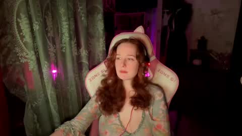 Snapshot of pearlprincess_ chatting on April 5, 1:58 am Adelina online show from April 5, 1:58 am
