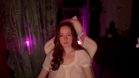 Snapshot of pearlprincess_ chatting on April 8, 2:22 am Adelina online show from April 8, 2:22 am