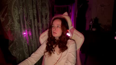 Snapshot of pearlprincess_ chatting on April 9, 2:44 am Adelina online show from April 9, 2:44 am