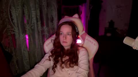 Snapshot of pearlprincess_ chatting on April 10, 5:23 am Adelina online show from April 10, 5:23 am