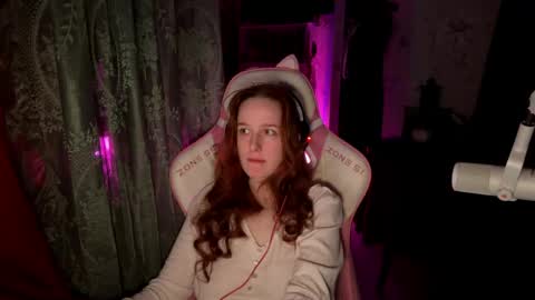 Snapshot of pearlprincess_ chatting on April 11, 6:18 am Adelina online show from April 11, 6:18 am