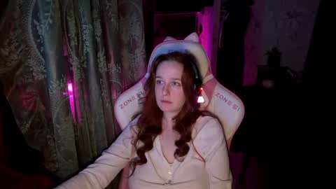Snapshot of pearlprincess_ chatting on April 11, 7:45 am Adelina online show from April 11, 7:45 am