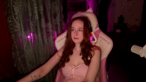 Snapshot of pearlprincess_ chatting on April 12, 3:50 pm Adelina online show from April 12, 3:50 pm