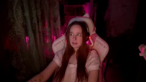 Snapshot of pearlprincess_ chatting on May 4, 10:00 am Adelina online show from May 4, 10:00 am