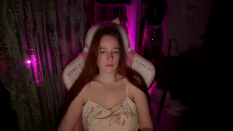 Snapshot of pearlprincess_ chatting on May 25, 3:45 am Adelina online show from May 25, 3:45 am