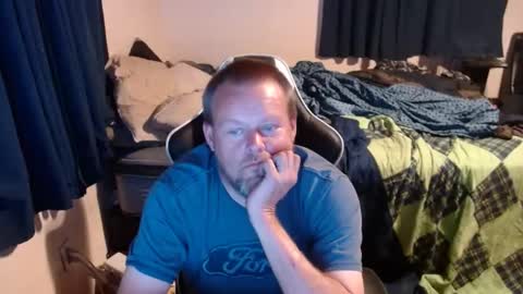 Snapshot of pecker40 chatting on December 4, 3:37 am pecker40 online show from December 4, 3:37 am