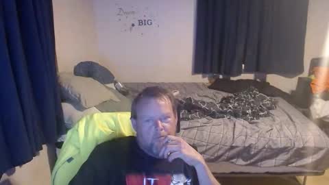 Snapshot of pecker40 chatting on February 23, 12:41 am pecker40 online show from February 23, 12:41 am