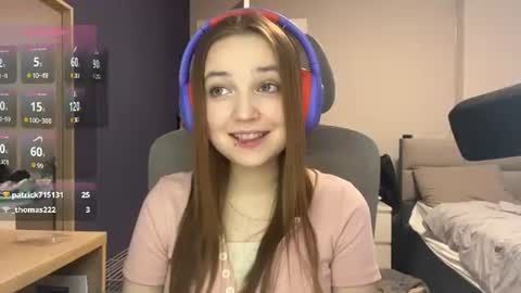 Snapshot of peepapa chatting on August 1, 6:07 pm Luna Vale online show from August 1, 6:07 pm