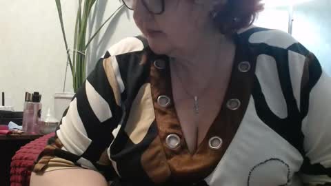 Snapshot of peggysoft chatting on April 19, 6:10 pm PeggySoft online show from April 19, 6:10 pm