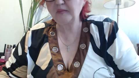 Snapshot of peggysoft chatting on May 6, 11:04 am PeggySoft online show from May 6, 11:04 am