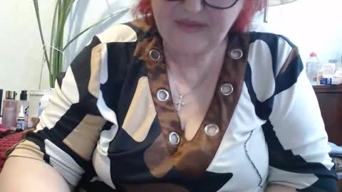Snapshot of peggysoft chatting on May 7, 1:49 pm PeggySoft online show from May 7, 1:49 pm