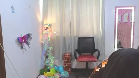 peneelopeecute online show from January 6, 5:49 pm