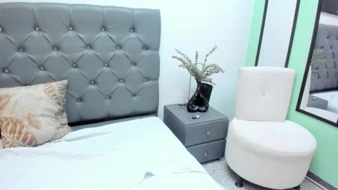 Snapshot of peneloppe_parker chatting on March 4, 2:27 am Penelope online show from March 4, 2:27 am