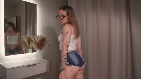 Snapshot of penylust chatting on July 21, 4:15 am im Kira today is my 1st day here 3 online show from July 21, 4:15 am