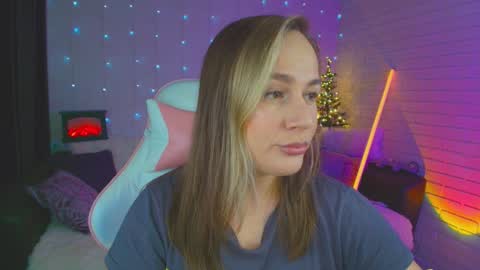 Dia  online show from December 6, 9:02 pm