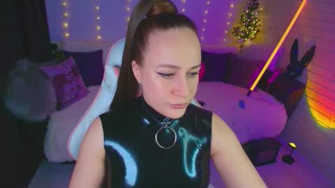 Dia  online show from February 10, 8:24 pm