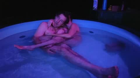 Peppermint and Dusty  online show from May 18, 3:02 am