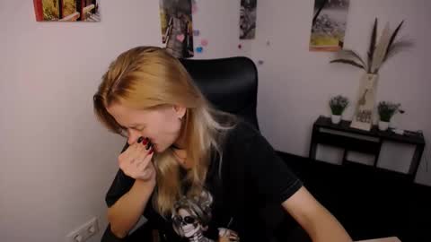 Mia online show from September 17, 7:21 am