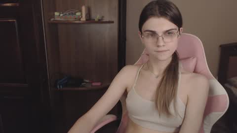 Farida online show from December 21, 1:36 am