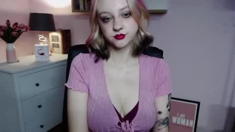 Snapshot of perfect_madeline chatting on December 14, 7:51 am Madeline online show from December 14, 7:51 am