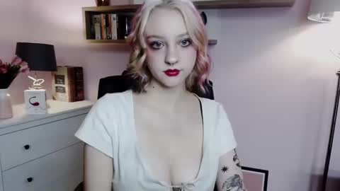 Snapshot of perfect_madeline chatting on December 19, 4:13 pm Madeline online show from December 19, 4:13 pm