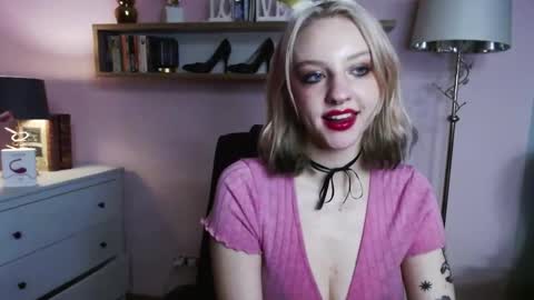 Snapshot of perfect_madeline chatting on December 23, 7:20 pm Madeline online show from December 23, 7:20 pm