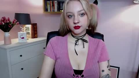 Snapshot of perfect_madeline chatting on December 28, 7:44 am Madeline online show from December 28, 7:44 am