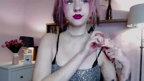 Snapshot of perfect_madeline chatting on December 30, 3:35 pm Madeline online show from December 30, 3:35 pm